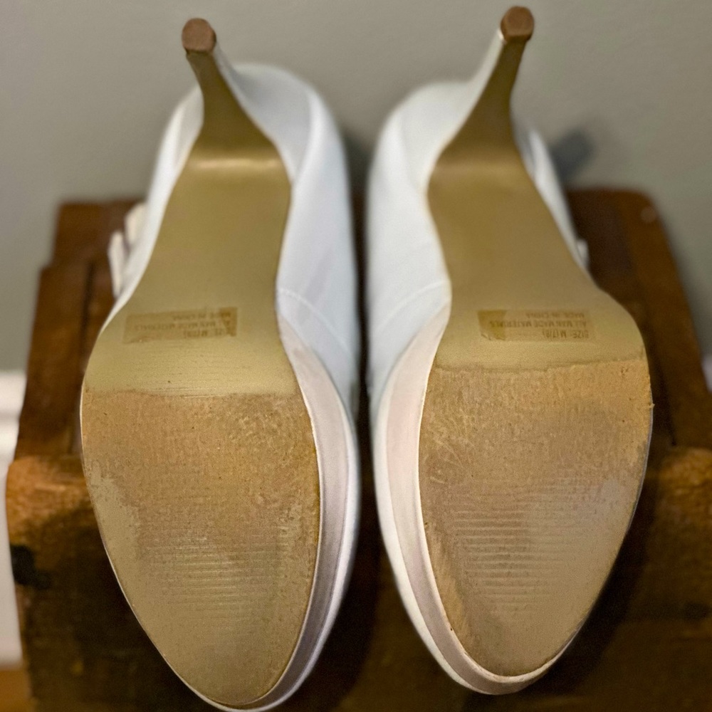White double strap Mary Jane’s size 7/8